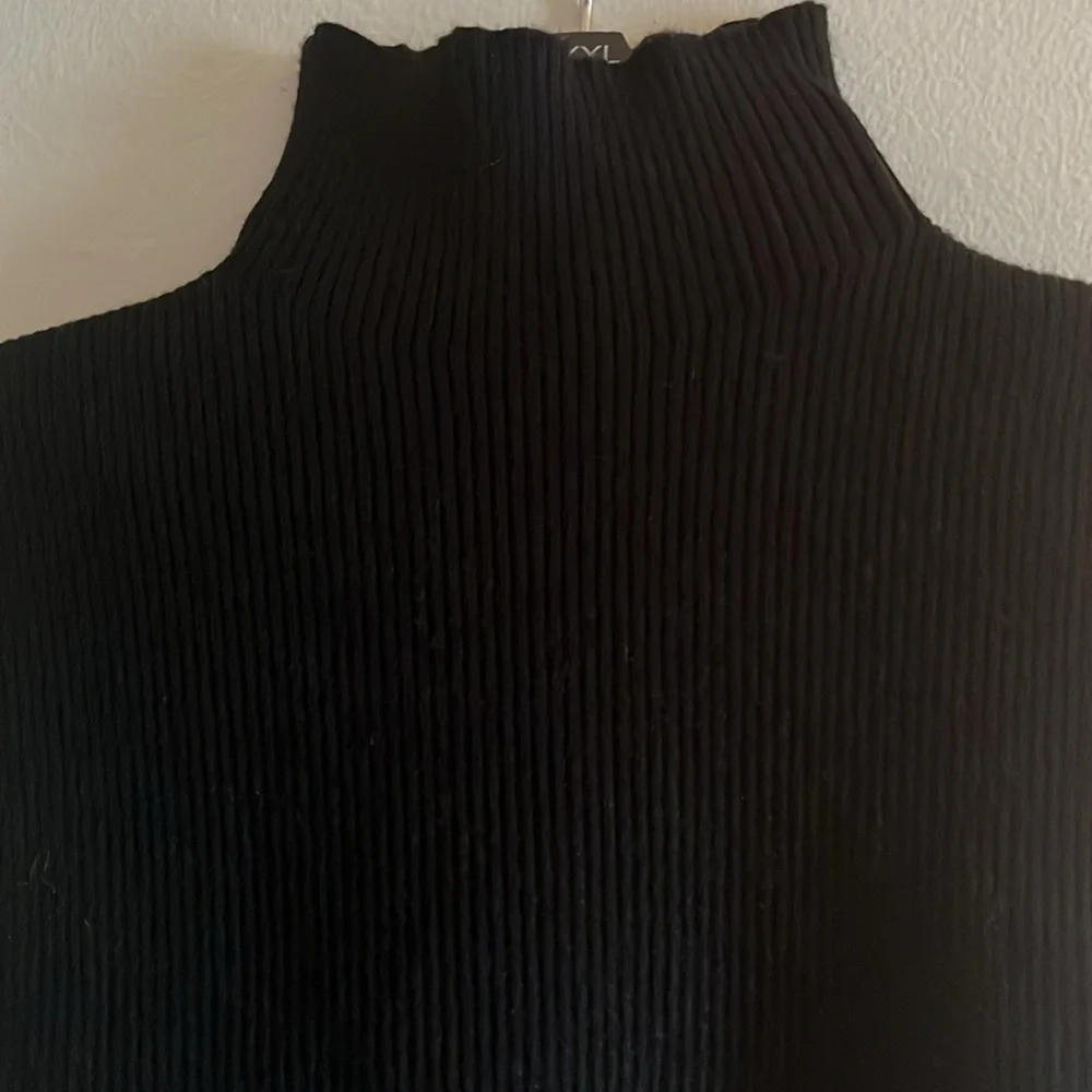 O2 Turtle Neck Tank - Picture 2 of 6
